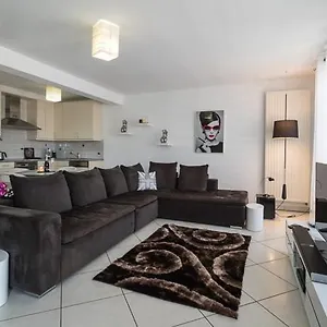 https://luxury-penthouse-apartment-2bedrooms-petrus-view.luxembourghotelsguide.com